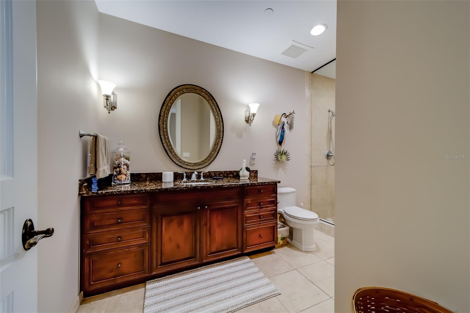 Image 14 of 81 For 202 Windward Passage 604