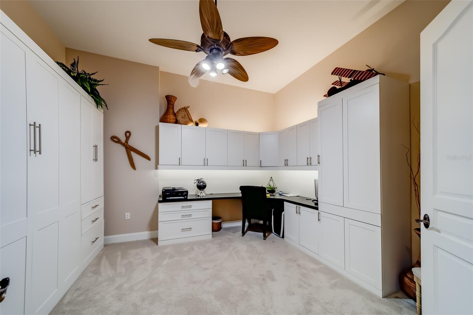 Image 20 of 81 For 202 Windward Passage 604