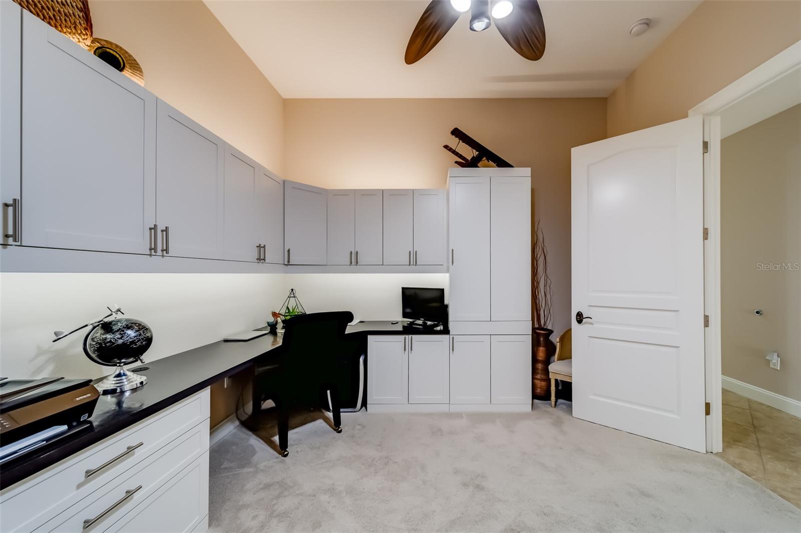 Image 21 of 81 For 202 Windward Passage 604