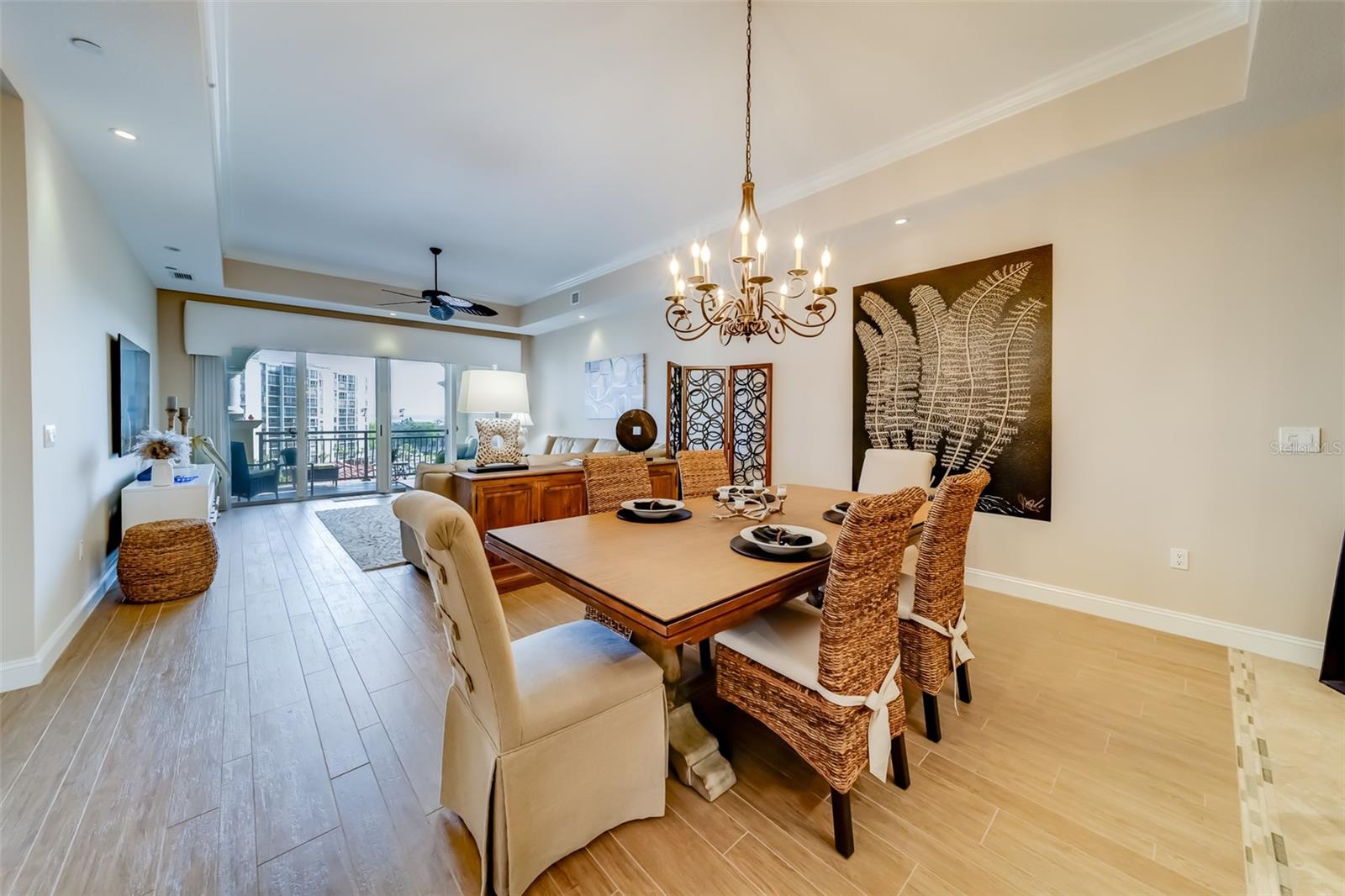 Image 33 of 81 For 202 Windward Passage 604