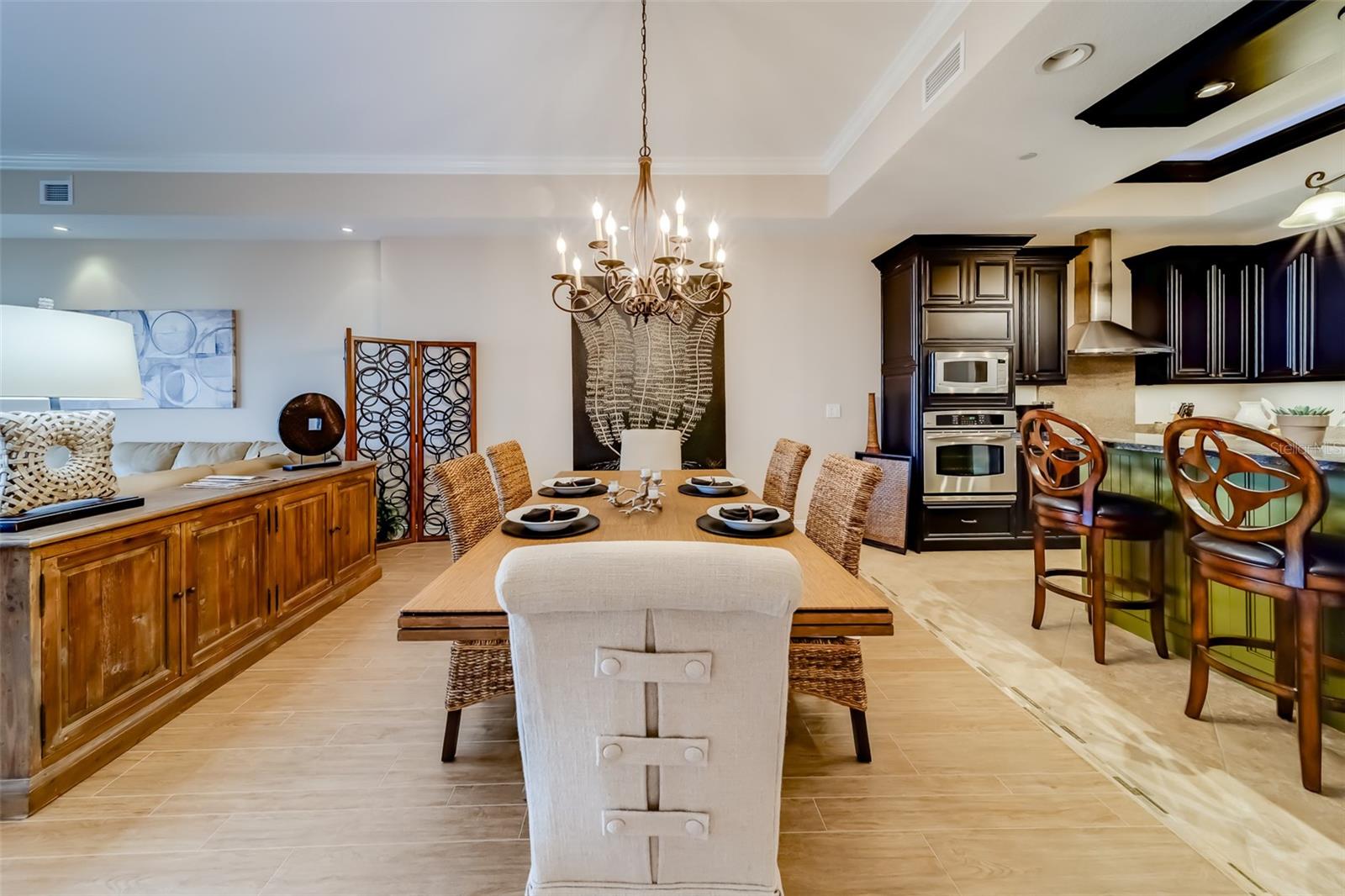 Image 34 of 81 For 202 Windward Passage 604