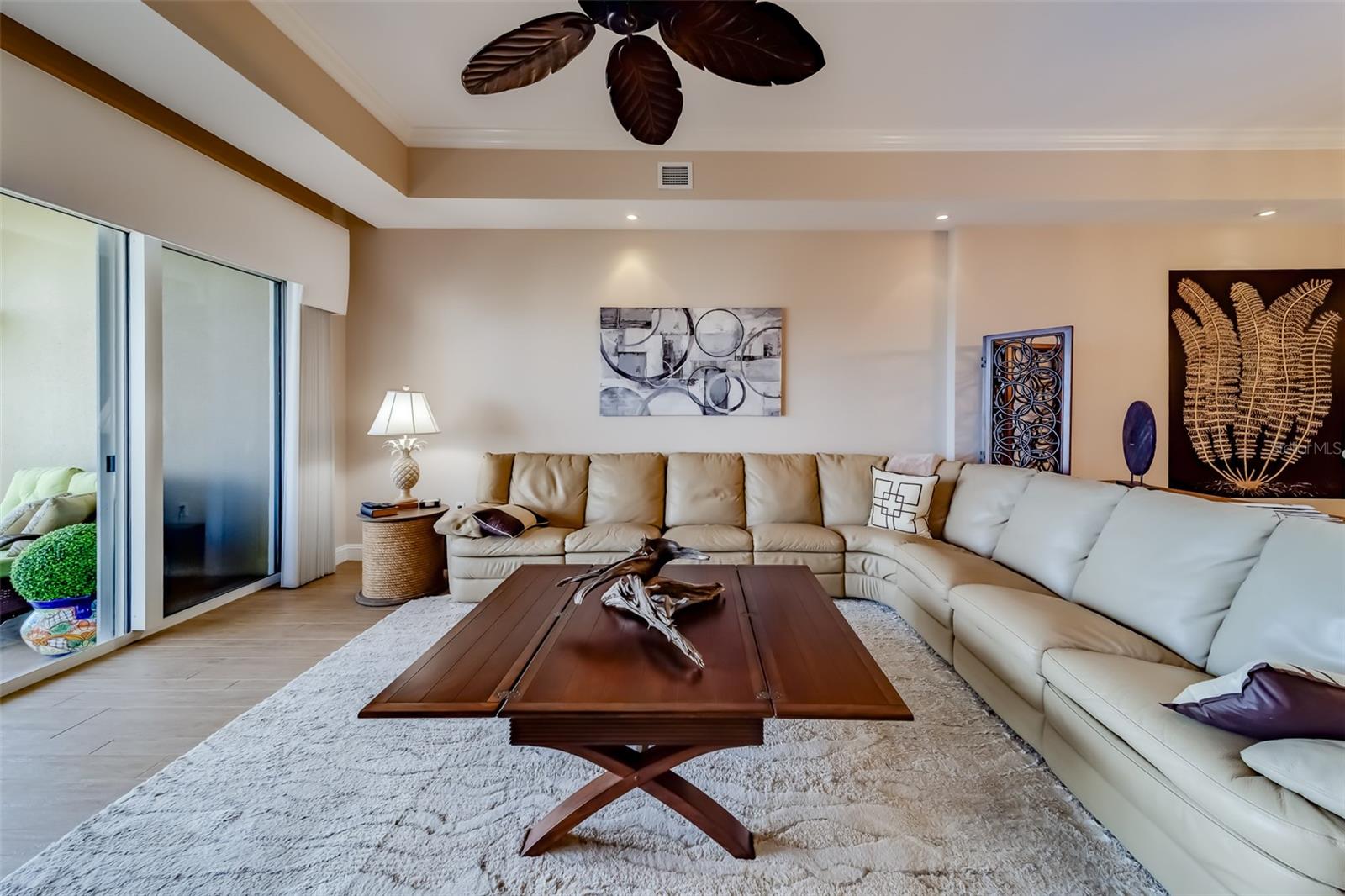 Image 37 of 81 For 202 Windward Passage 604