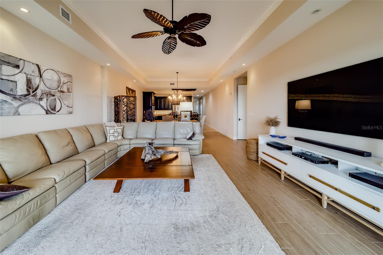 Image 38 of 81 For 202 Windward Passage 604