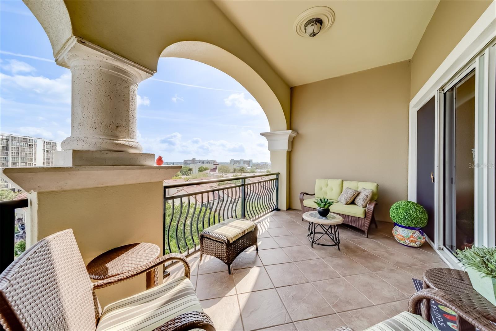 Image 41 of 81 For 202 Windward Passage 604