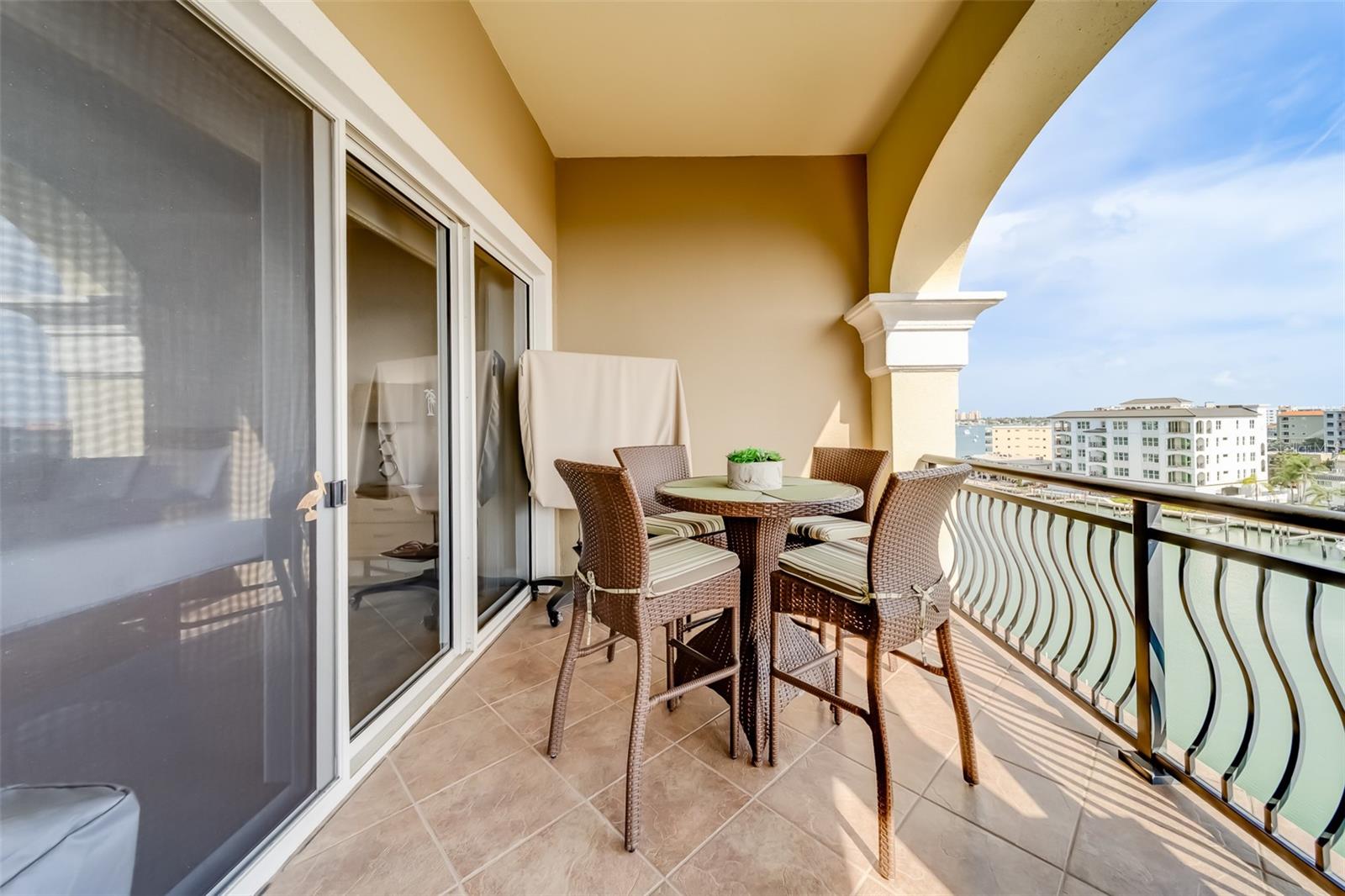 Image 42 of 81 For 202 Windward Passage 604