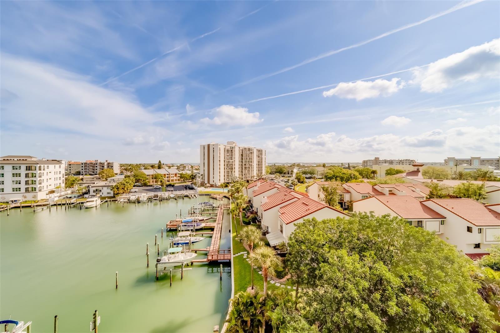 Image 45 of 81 For 202 Windward Passage 604