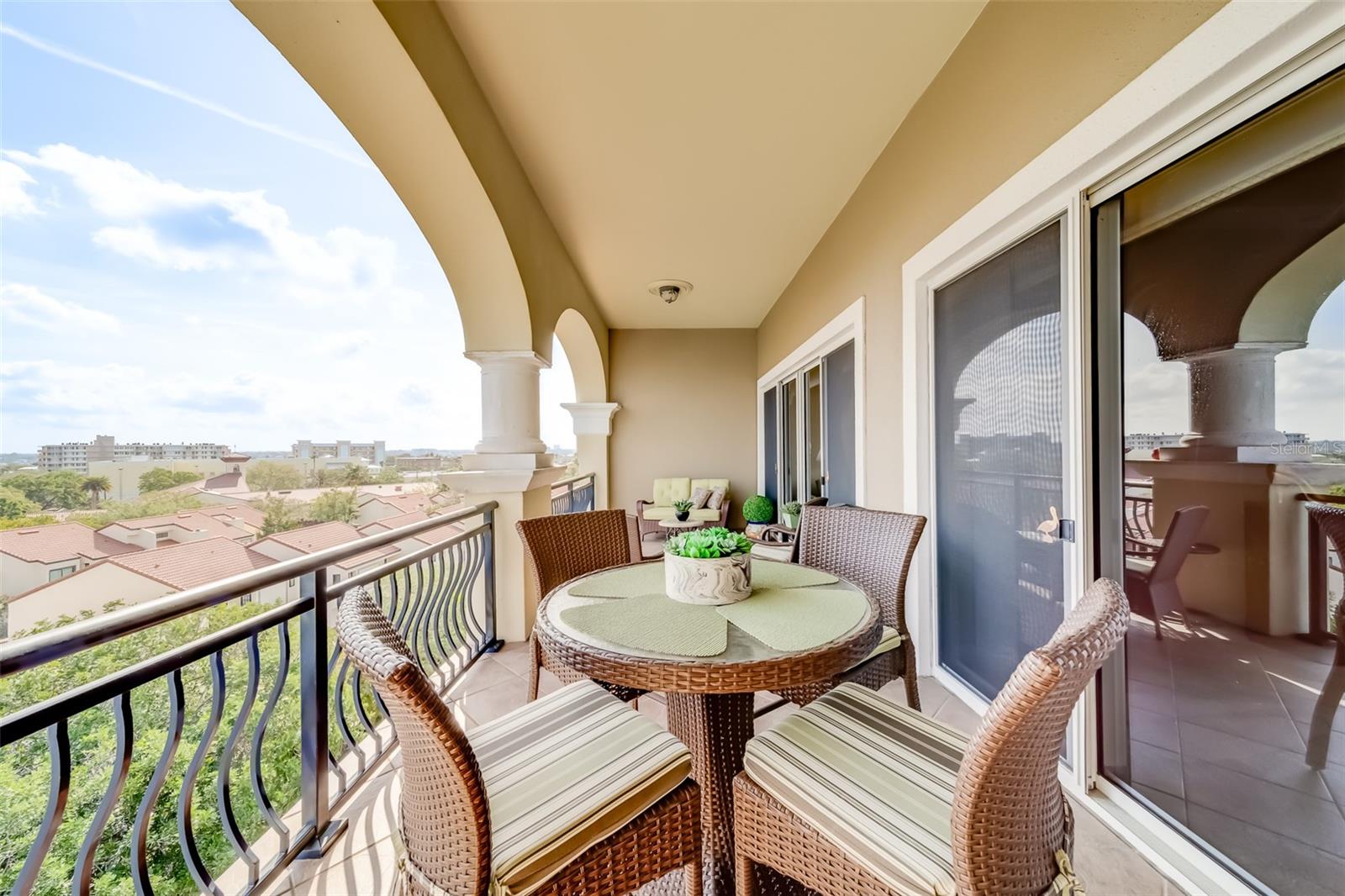 Image 47 of 81 For 202 Windward Passage 604