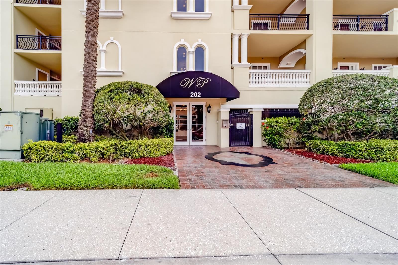 Image 73 of 81 For 202 Windward Passage 604