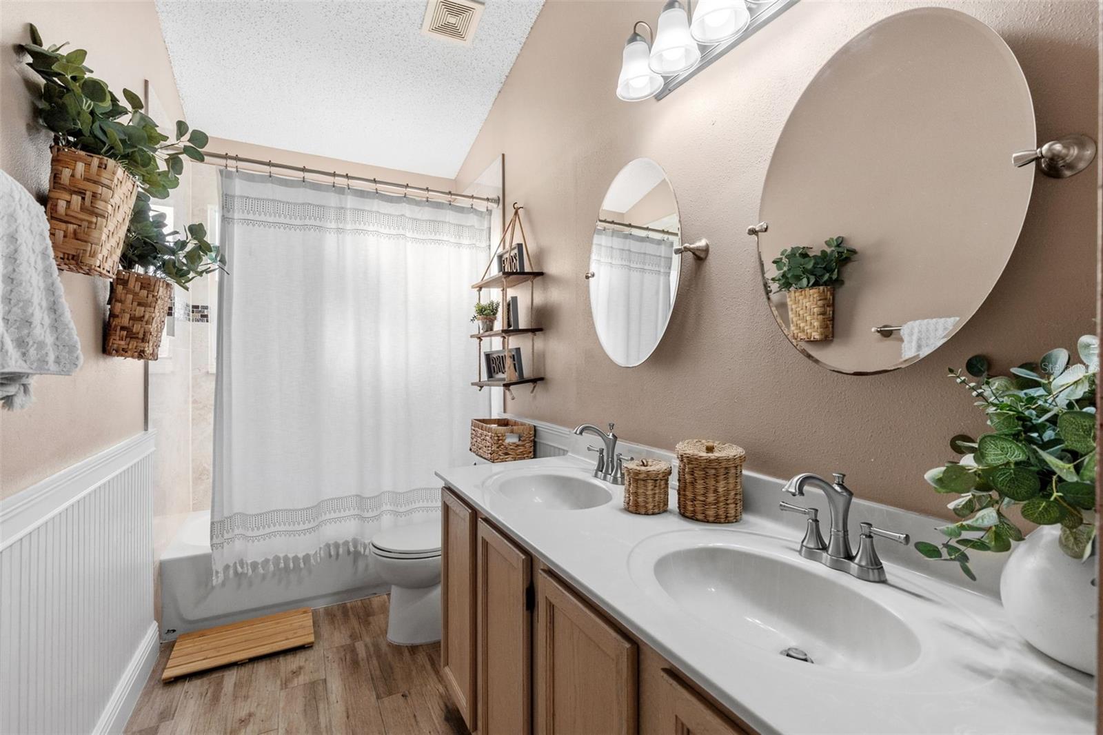 Image 38 of 70 For 27045 Sea Breeze Way