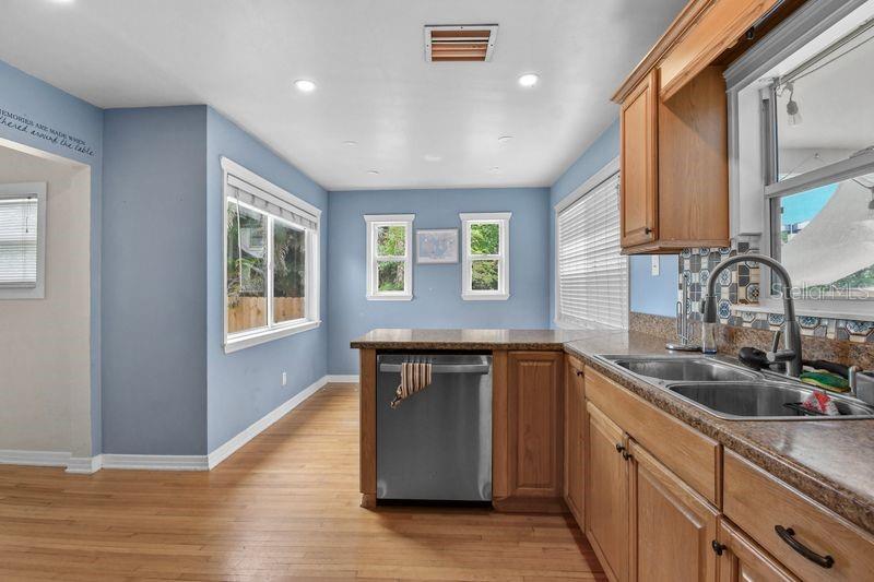 Image 11 of 33 For 820 22nd Avenue N
