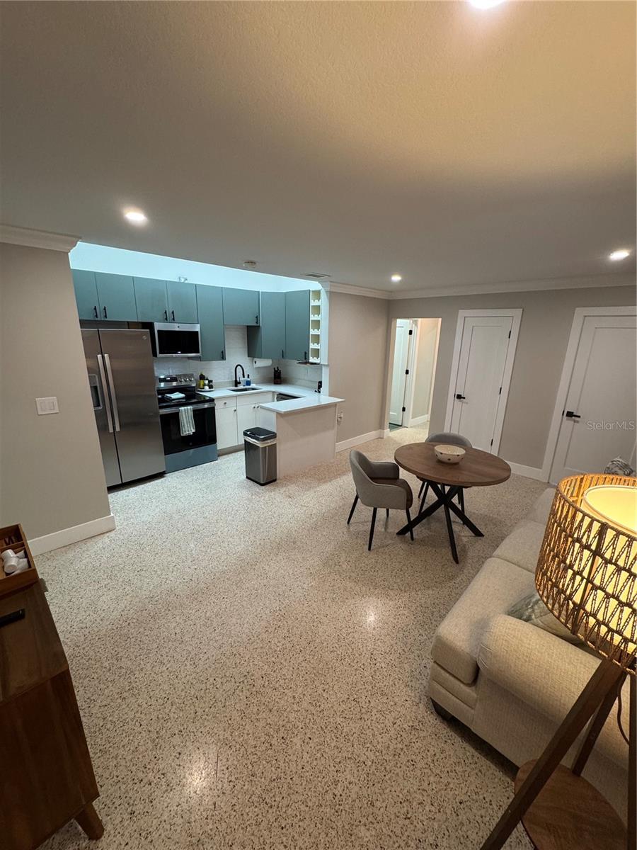 Image 3 of 44 For 319 20th Avenue S