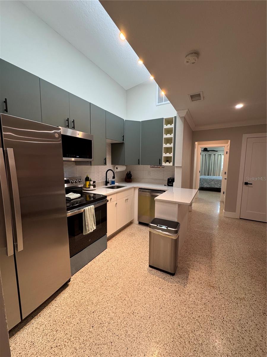 Image 7 of 44 For 319 20th Avenue S