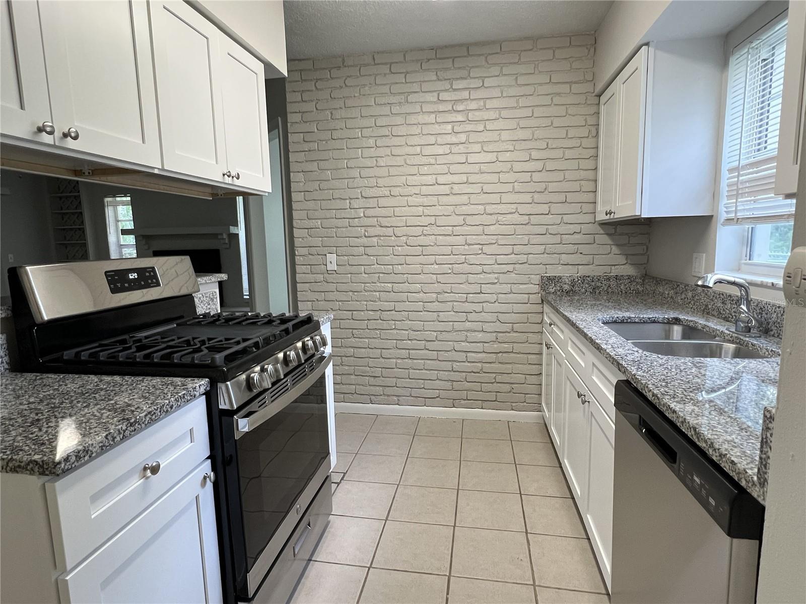 Image 21 of 40 For 611 Princeton Street