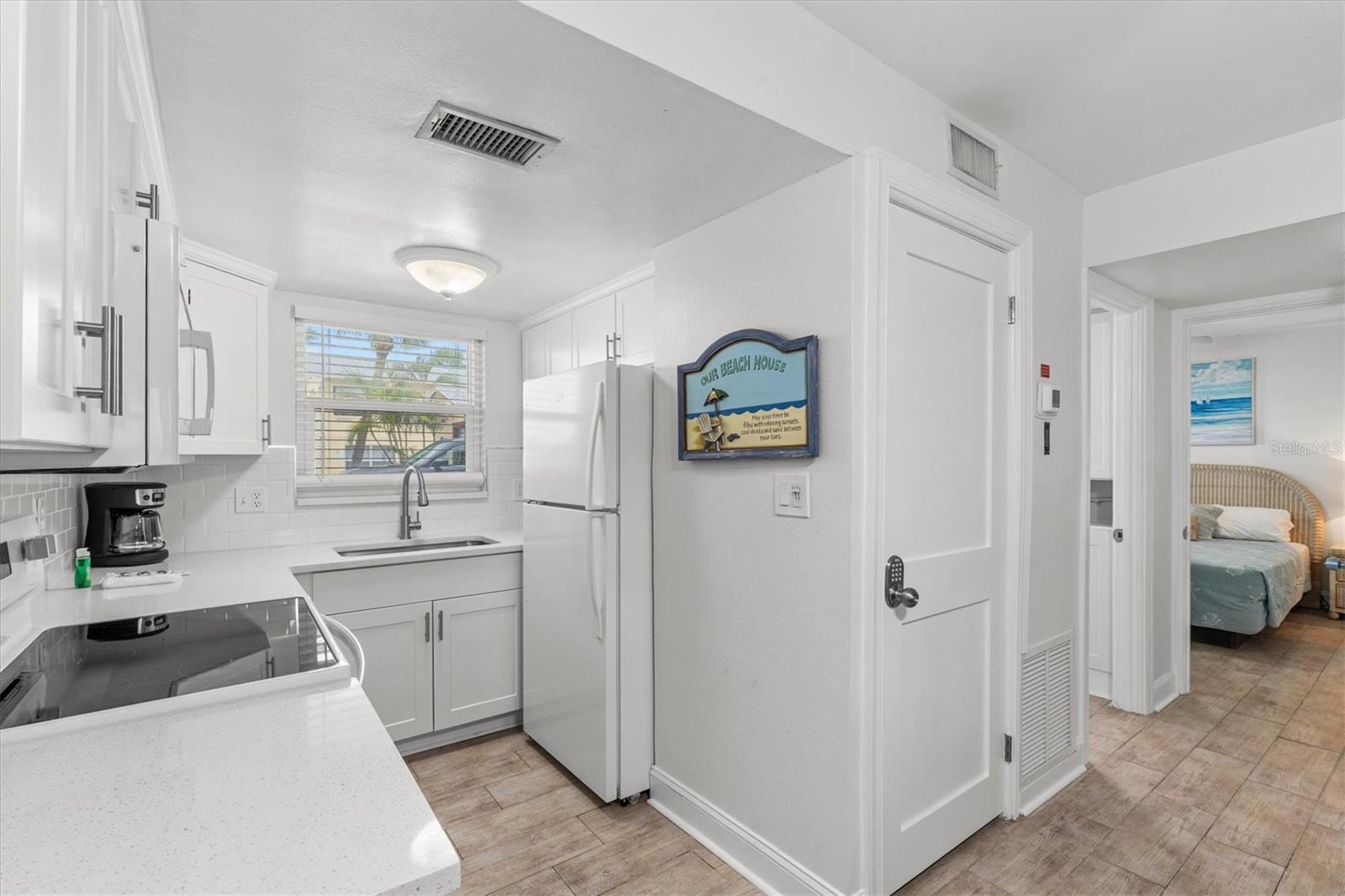 Image 14 of 48 For 12960 Gulf Boulevard 214