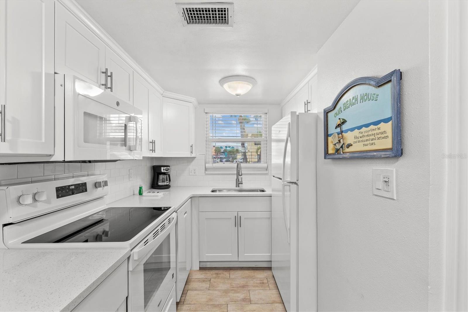 Image 15 of 48 For 12960 Gulf Boulevard 214
