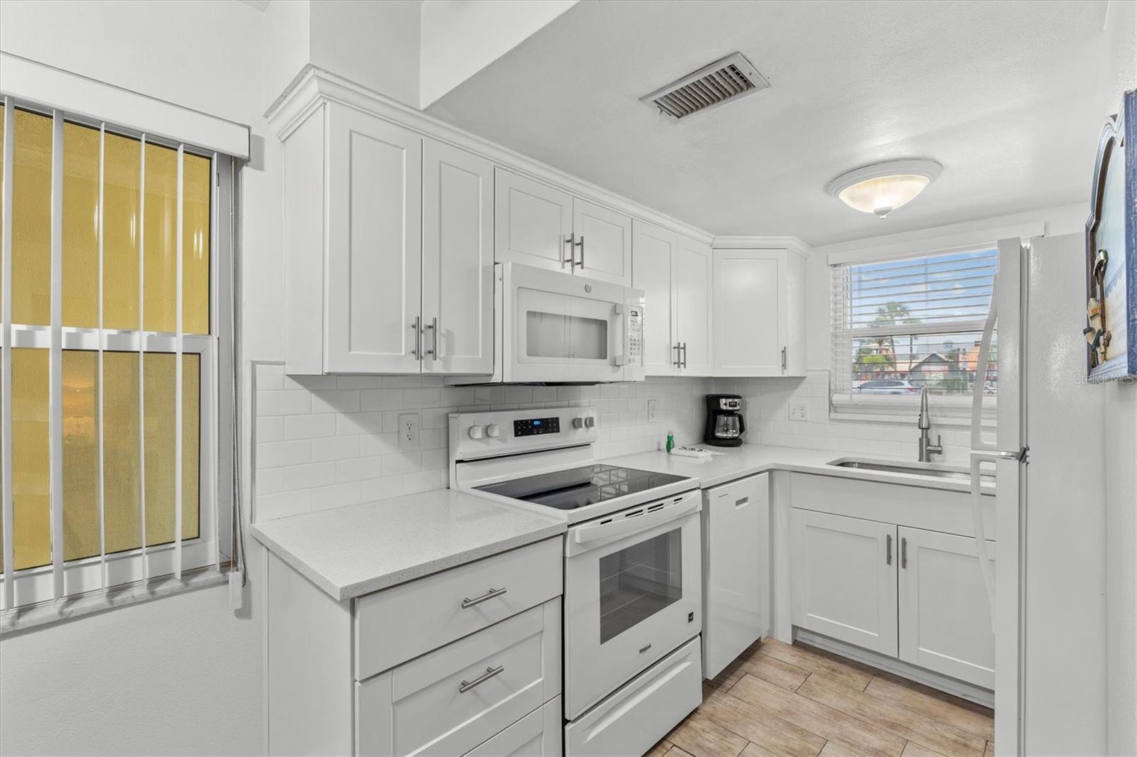 Image 16 of 48 For 12960 Gulf Boulevard 214