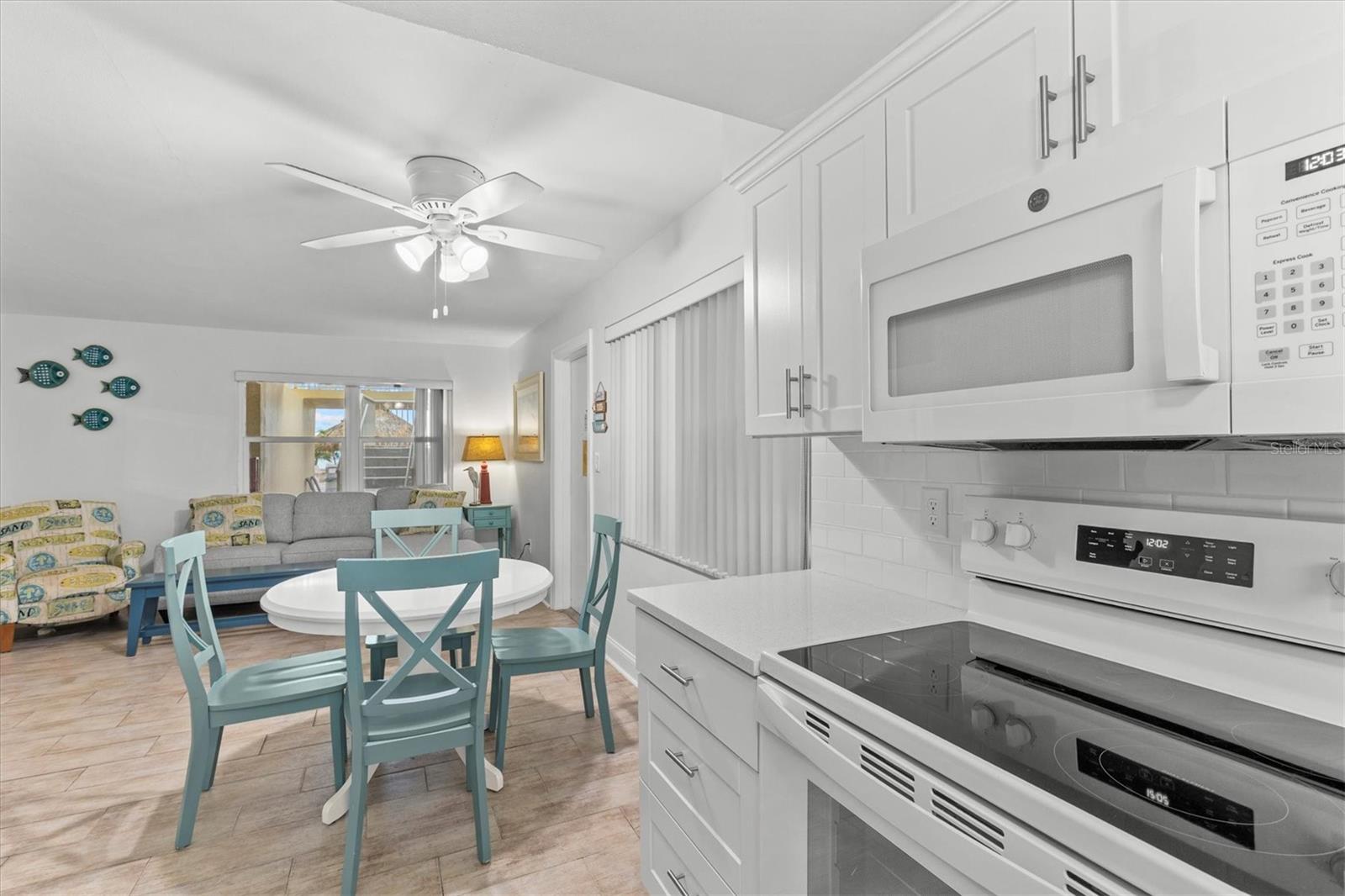Image 17 of 48 For 12960 Gulf Boulevard 214