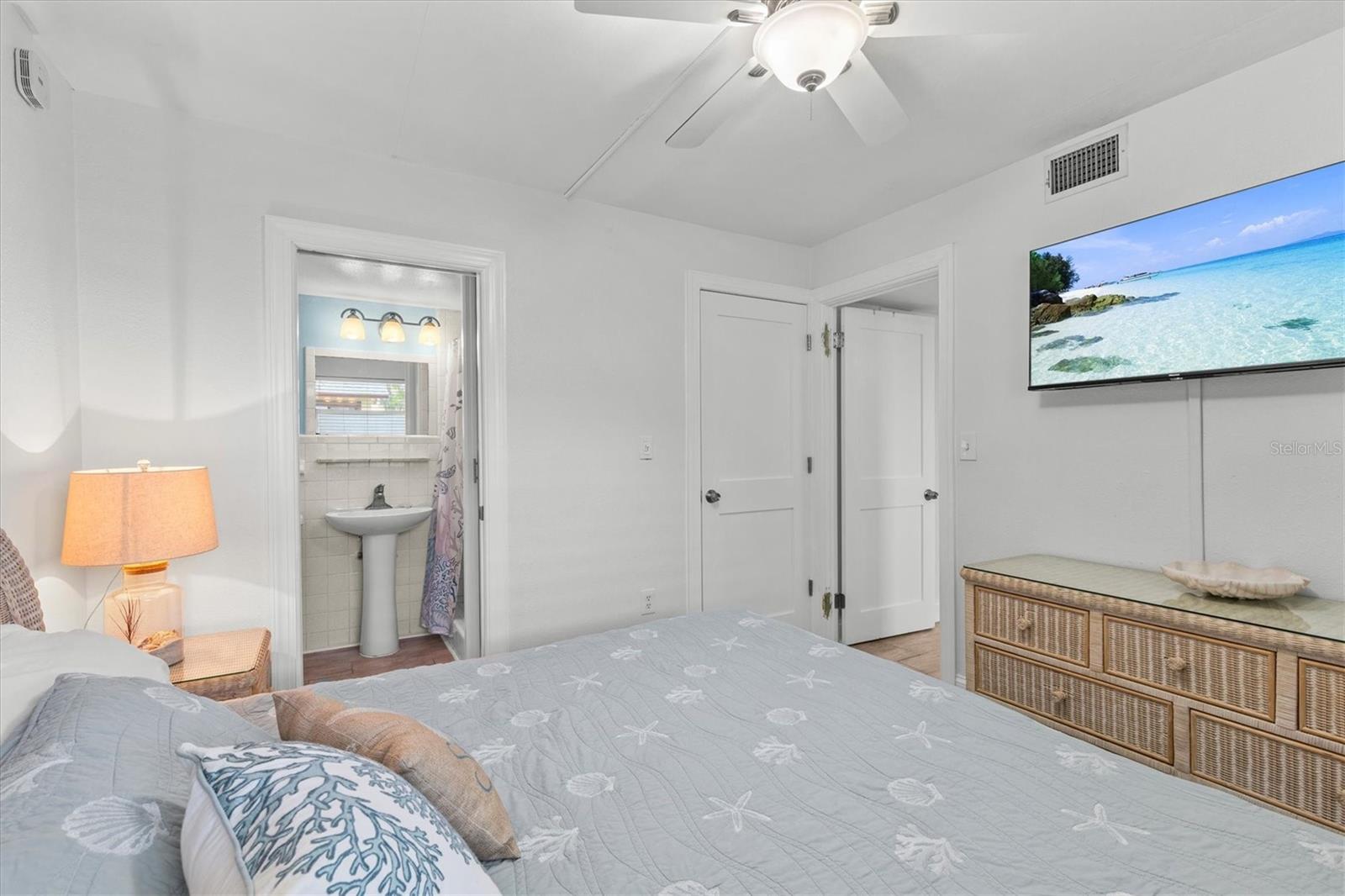 Image 20 of 48 For 12960 Gulf Boulevard 214