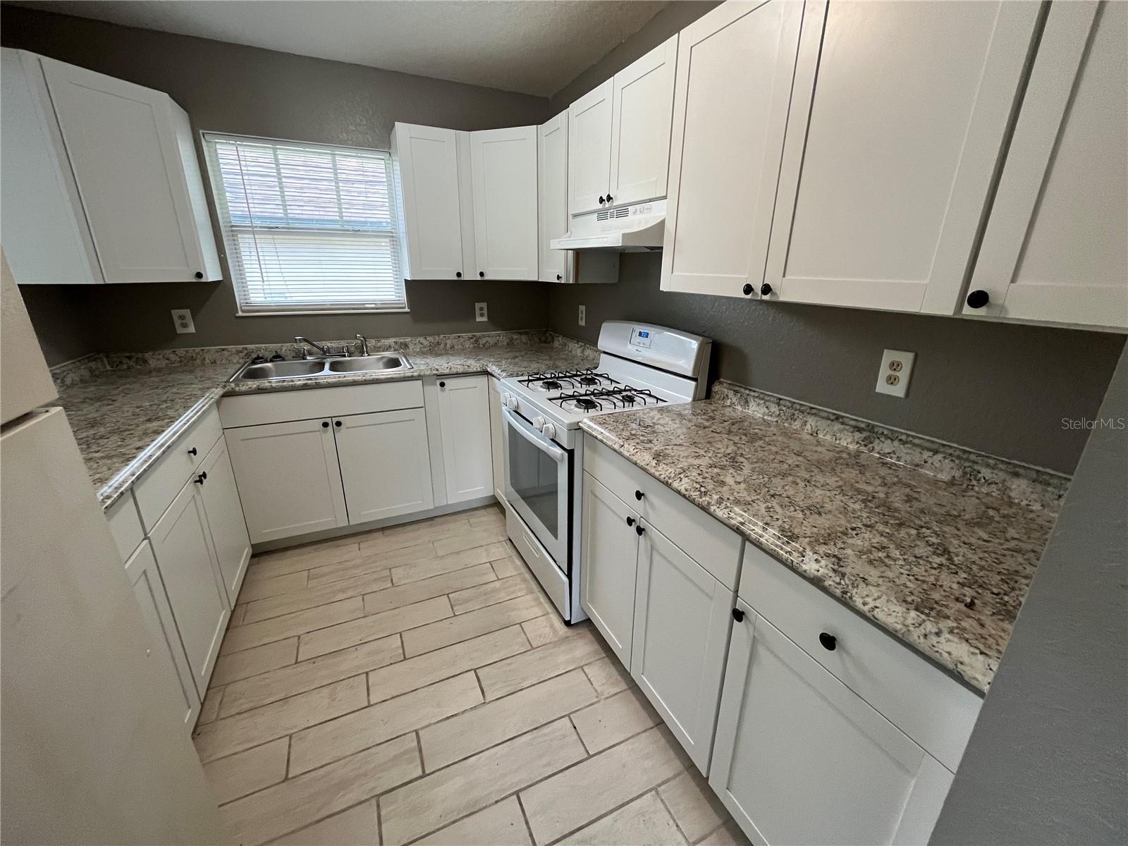 Image 5 of 10 For 717 Silver Springs Place
