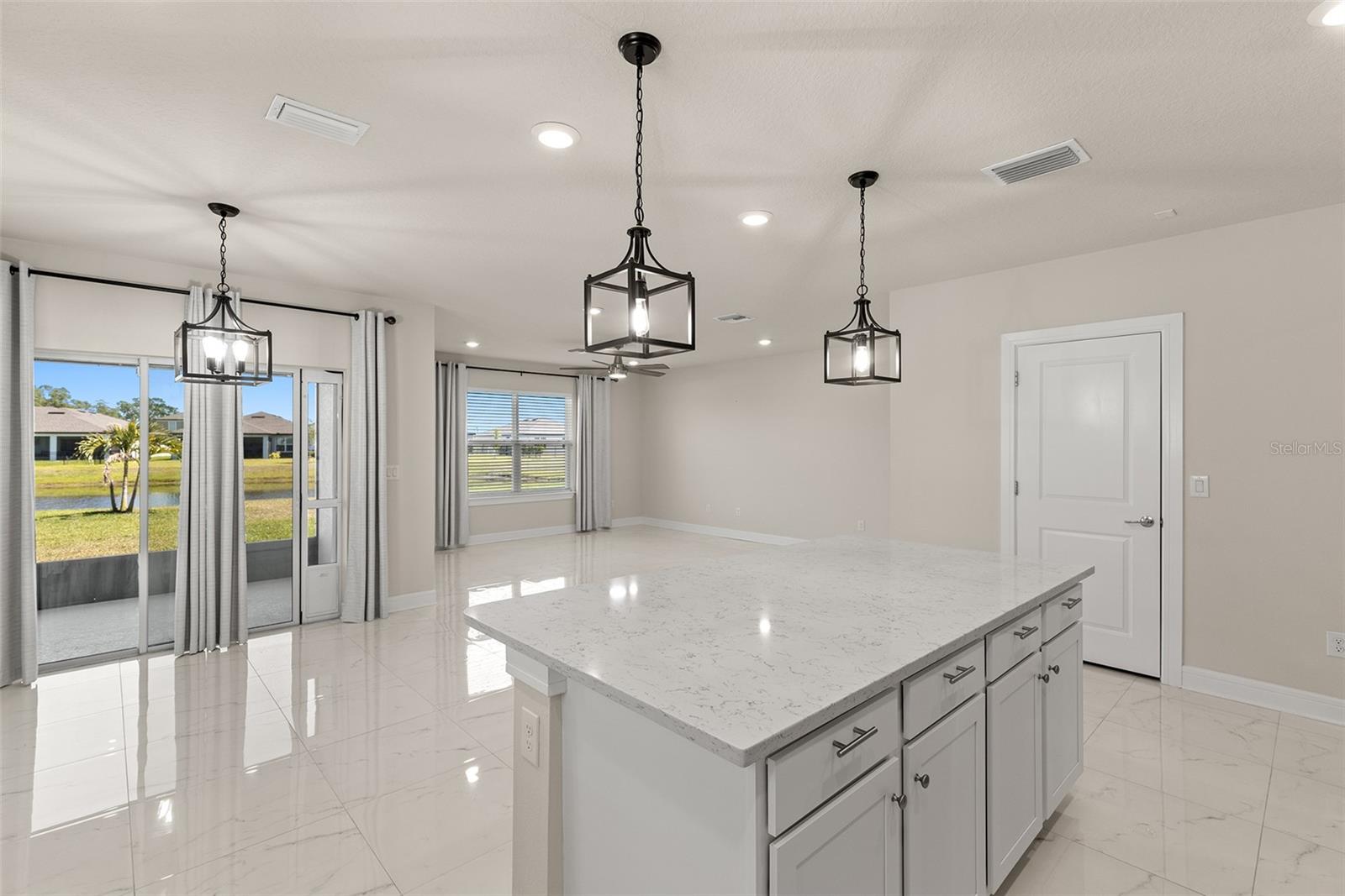 Image 12 of 38 For 9256 Royal River Circle