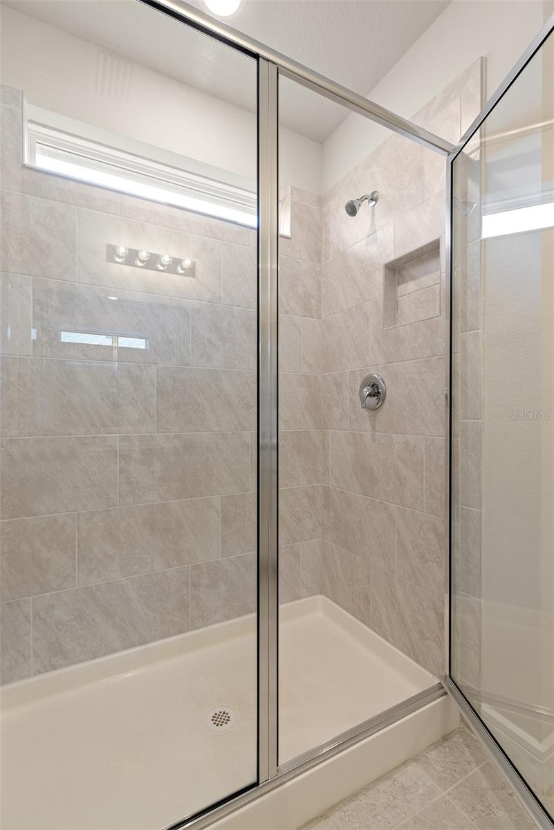 Image 19 of 38 For 9256 Royal River Circle