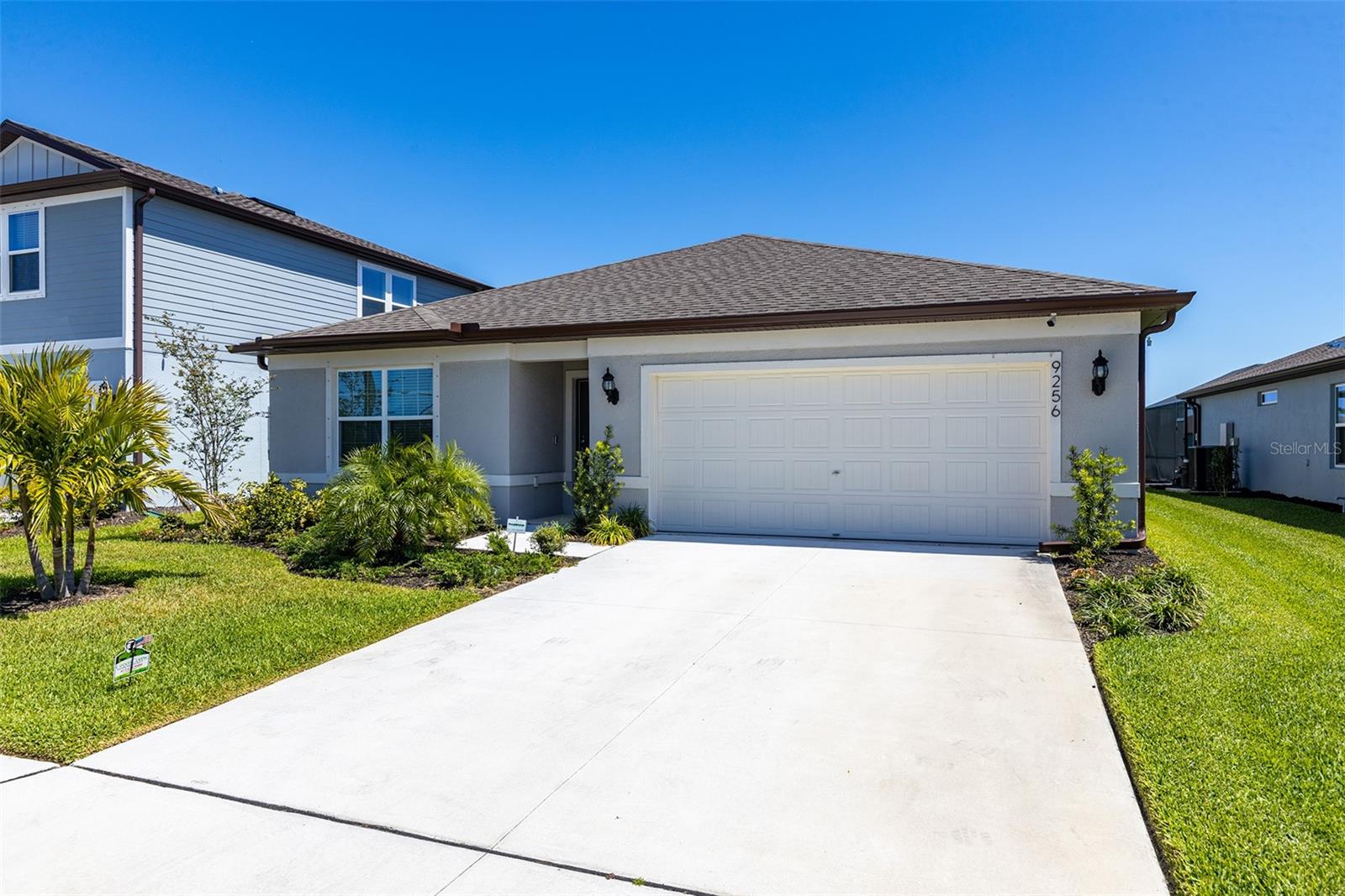 Image 2 of 38 For 9256 Royal River Circle