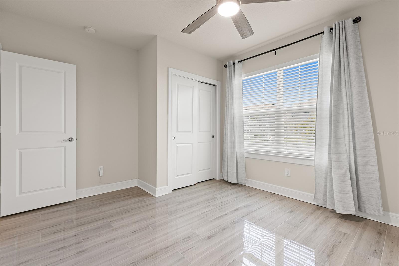 Image 22 of 38 For 9256 Royal River Circle