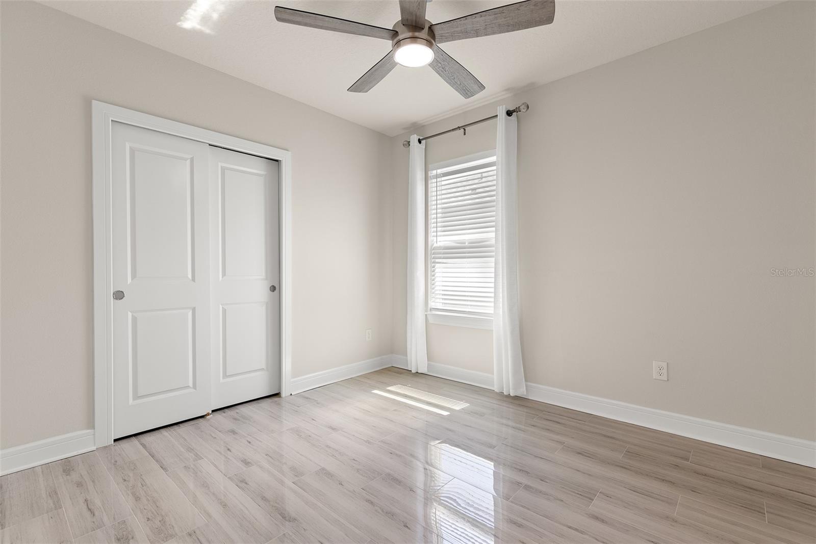 Image 23 of 38 For 9256 Royal River Circle