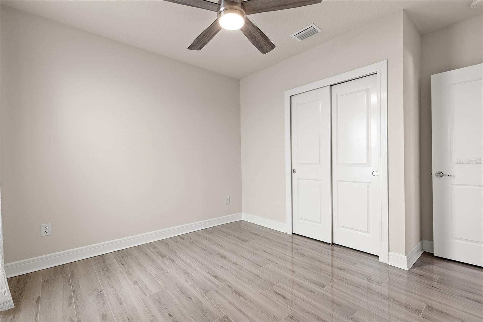 Image 27 of 38 For 9256 Royal River Circle