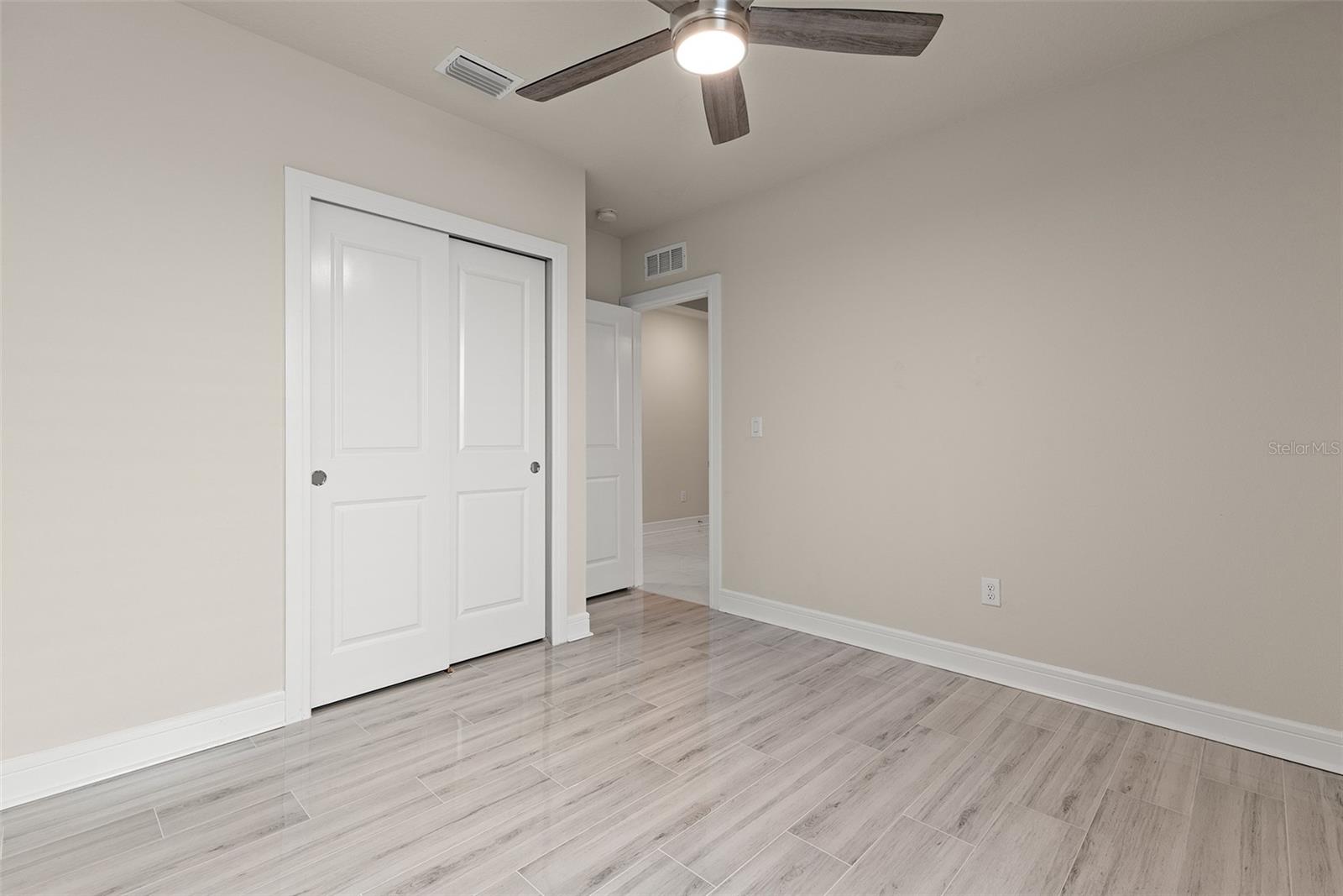 Image 28 of 38 For 9256 Royal River Circle