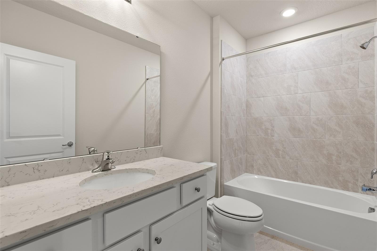 Image 29 of 38 For 9256 Royal River Circle