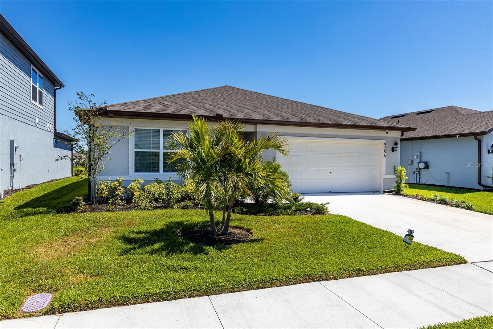 Image 3 of 38 For 9256 Royal River Circle