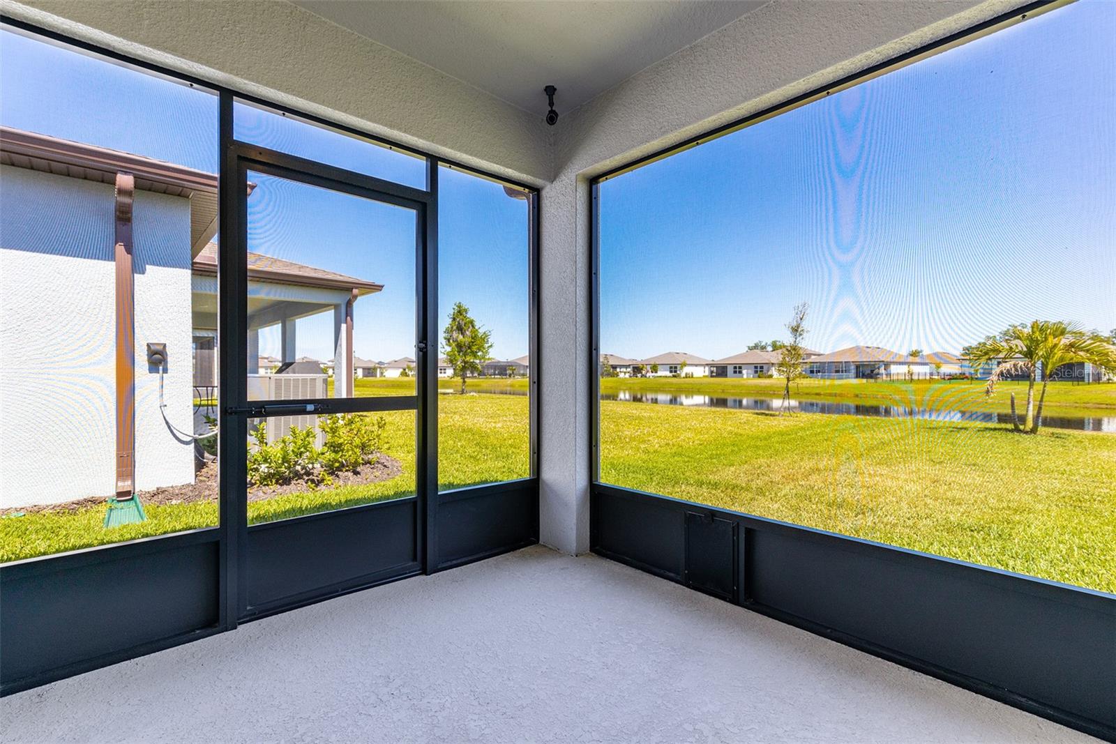 Image 31 of 38 For 9256 Royal River Circle