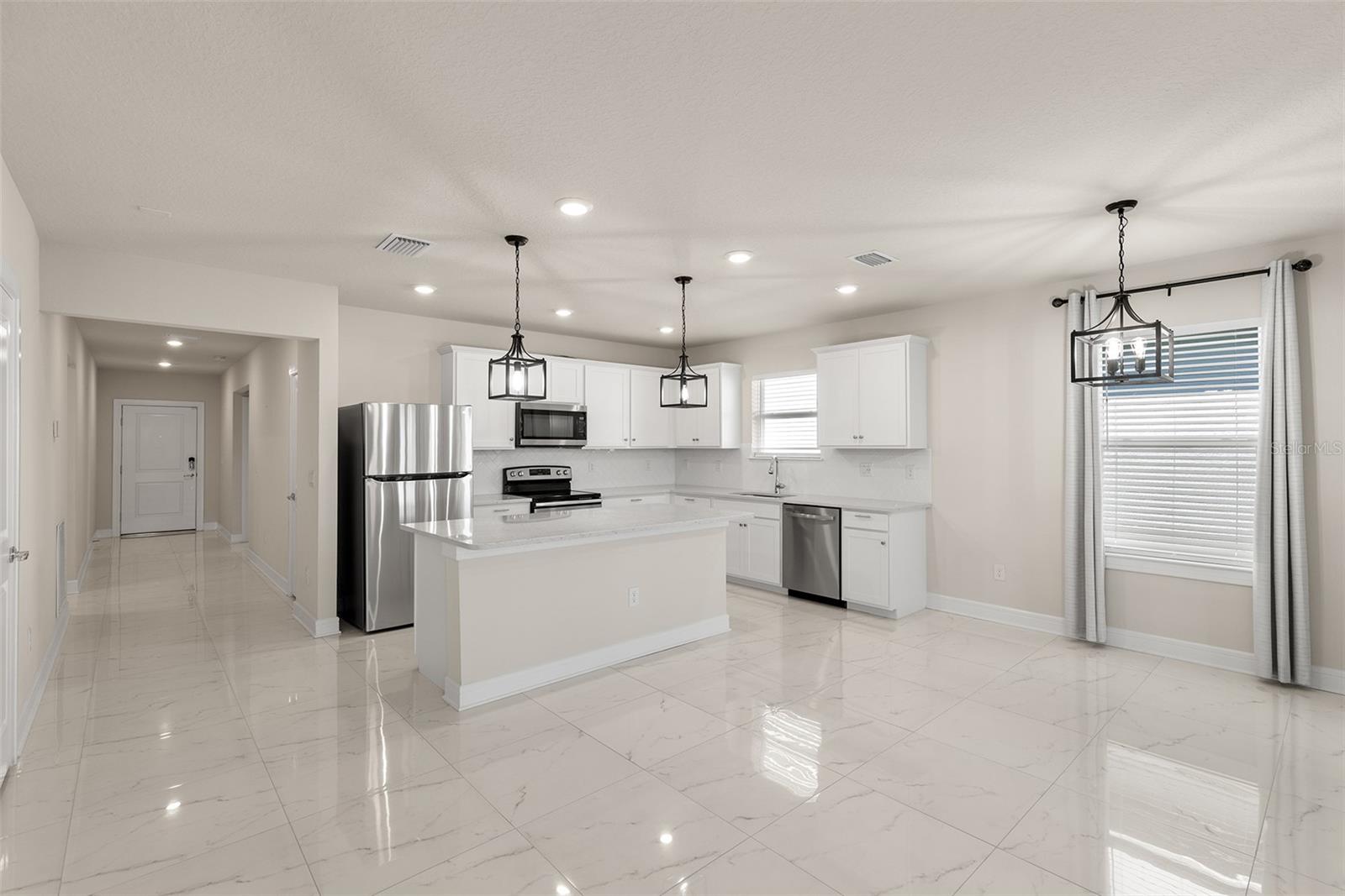 Image 4 of 38 For 9256 Royal River Circle