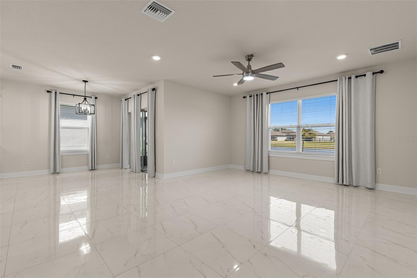 Image 6 of 38 For 9256 Royal River Circle