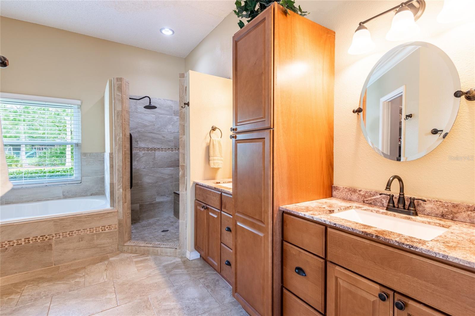 Image 10 of 48 For 715 Jessanda Circle