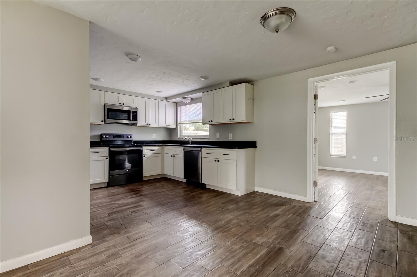 Image 10 of 31 For 7421 Nova Scotia Drive