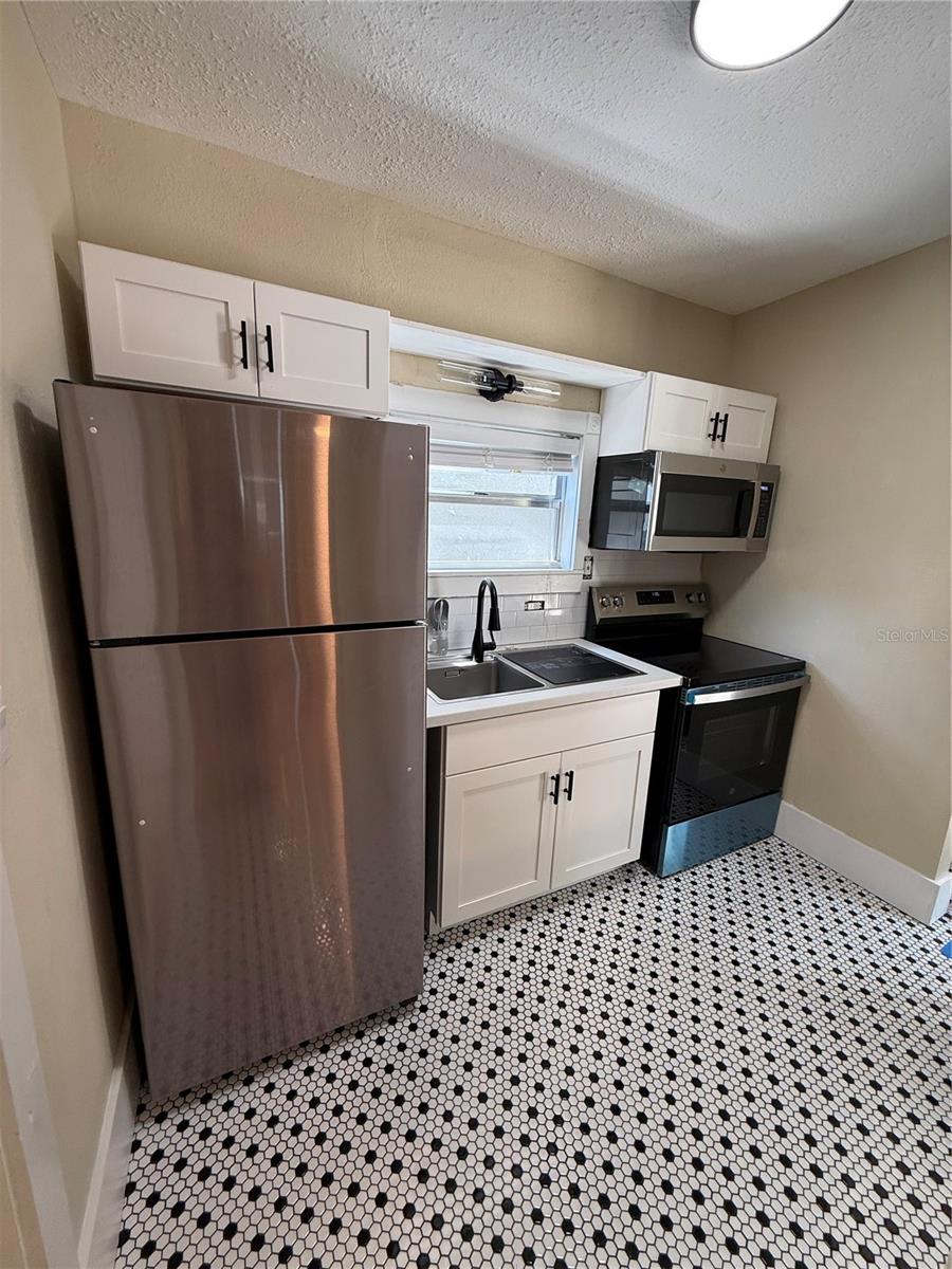 Image 2 of 9 For 3003 Palmira Avenue