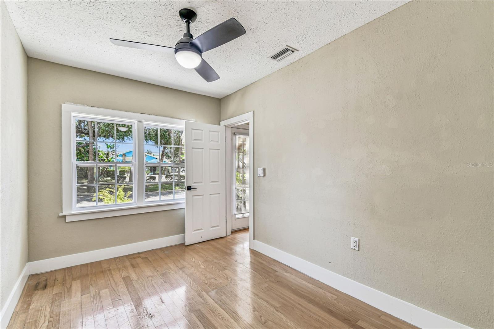 Image 20 of 25 For 3003 Palmira Avenue