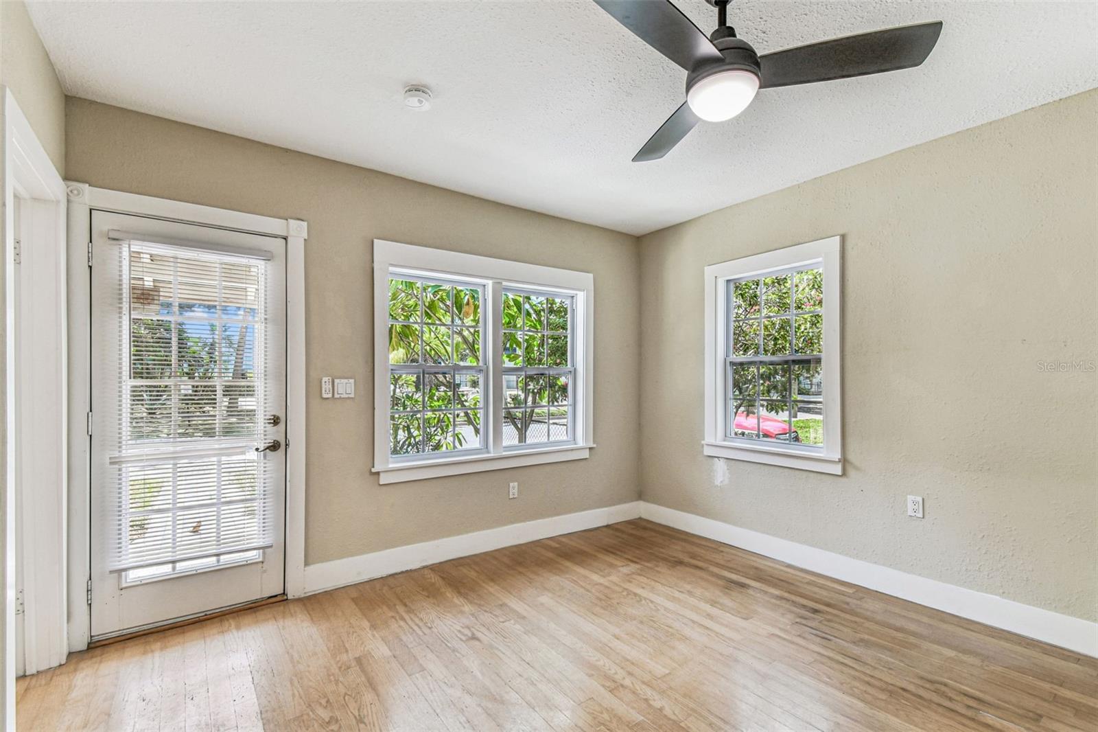Image 23 of 25 For 3003 Palmira Avenue