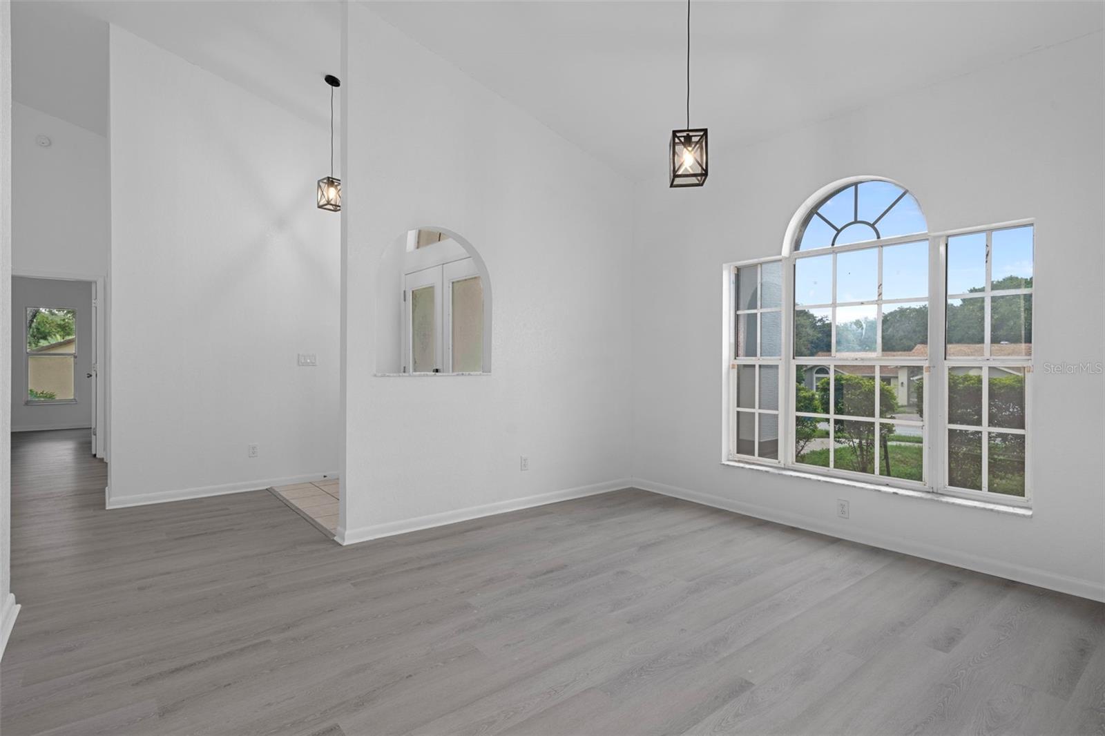 Listing photo id 11 for 201 Oak Lake Drive