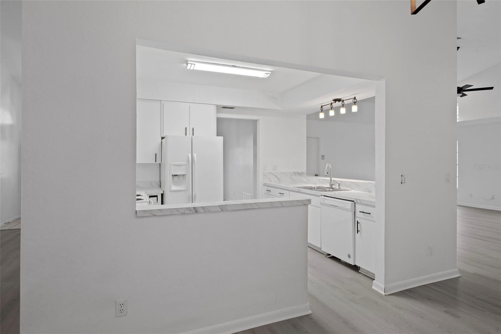 Listing photo id 13 for 201 Oak Lake Drive