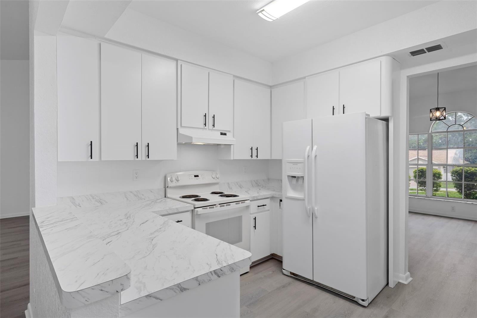 Listing photo id 14 for 201 Oak Lake Drive