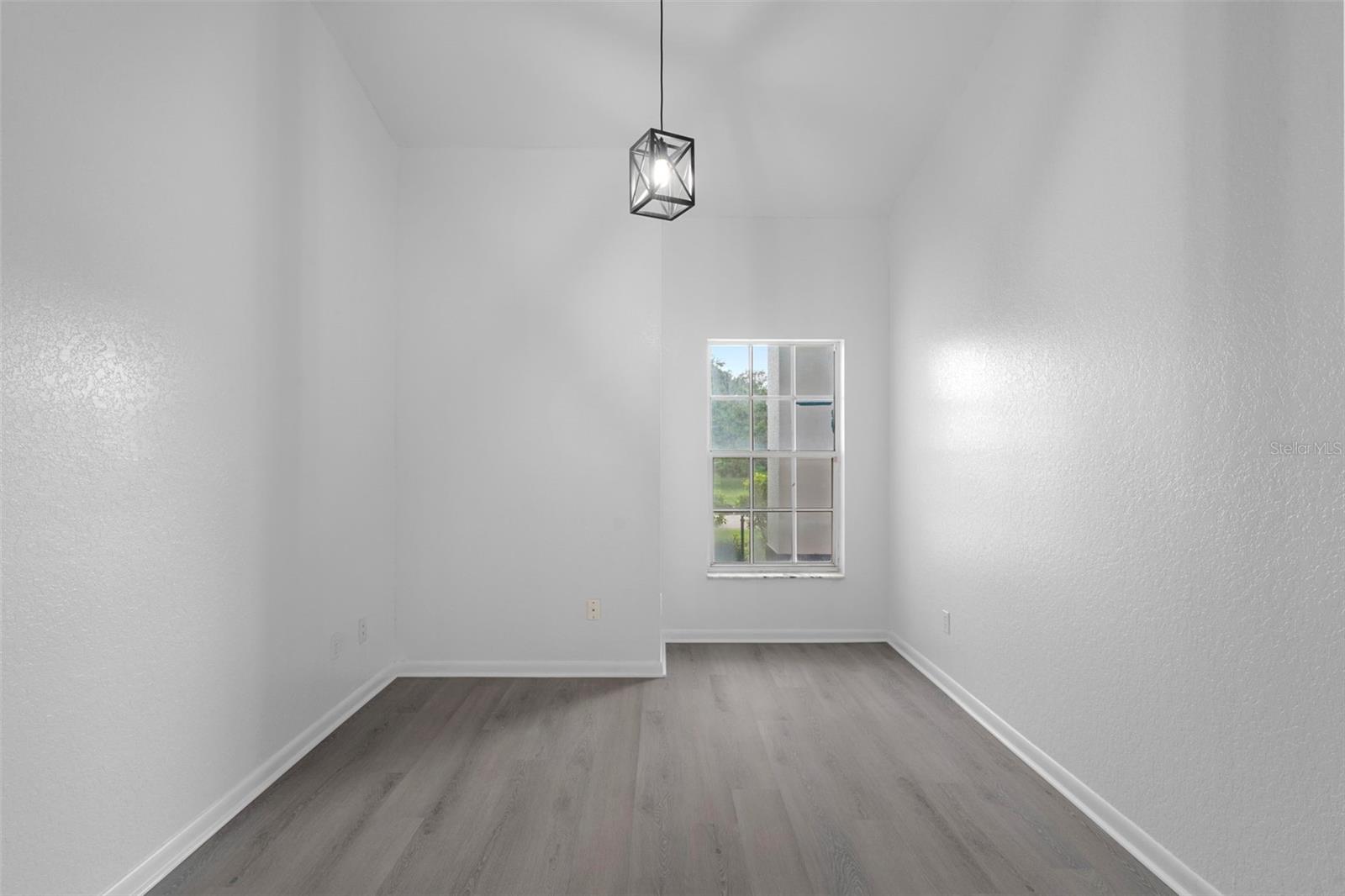 Listing photo id 22 for 201 Oak Lake Drive