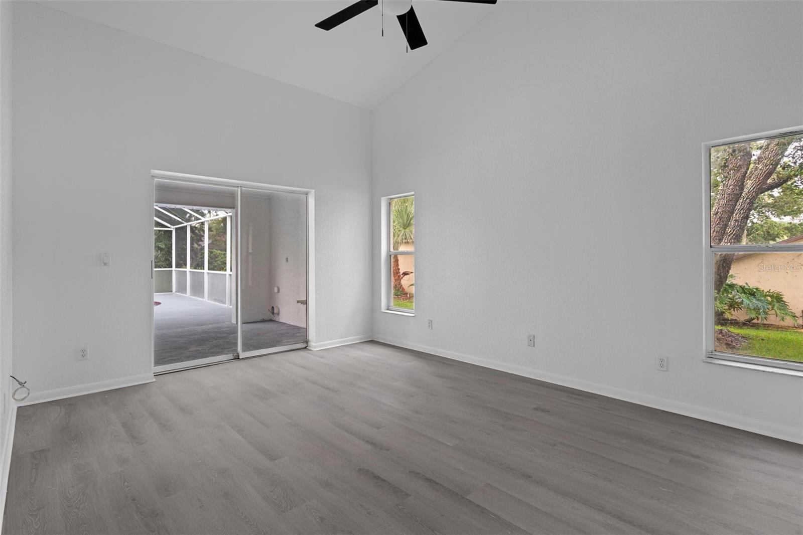 Listing photo id 23 for 201 Oak Lake Drive