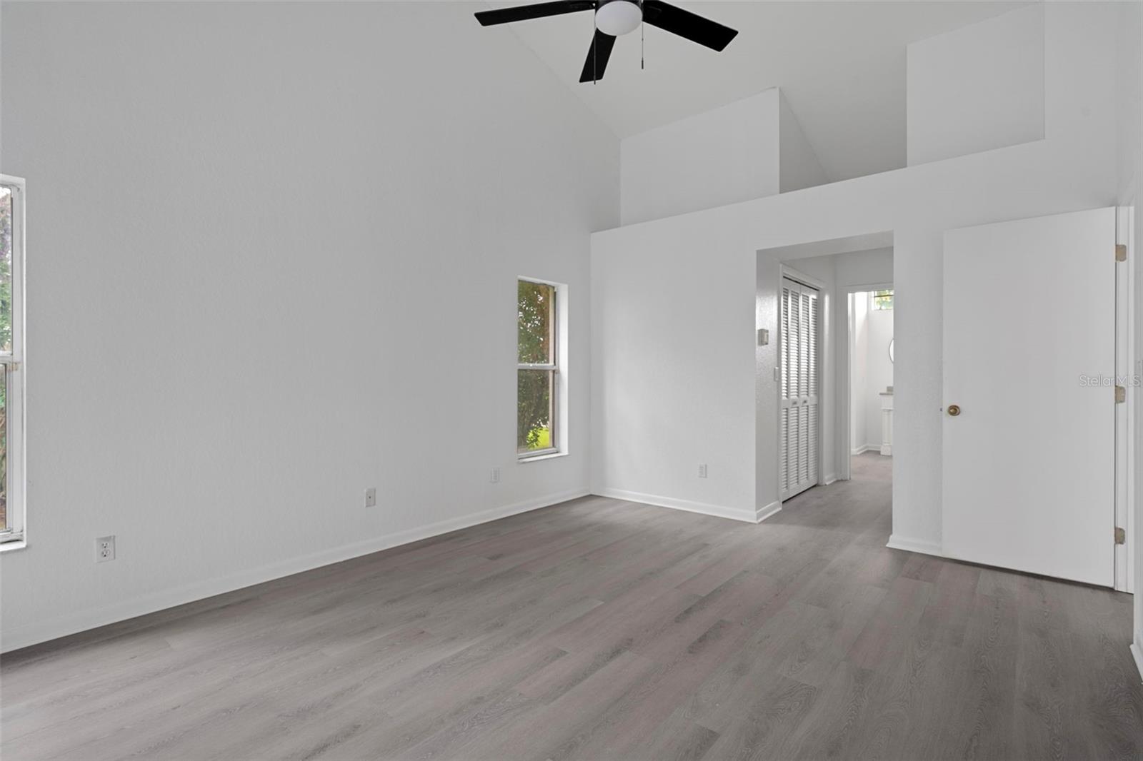 Listing photo id 24 for 201 Oak Lake Drive
