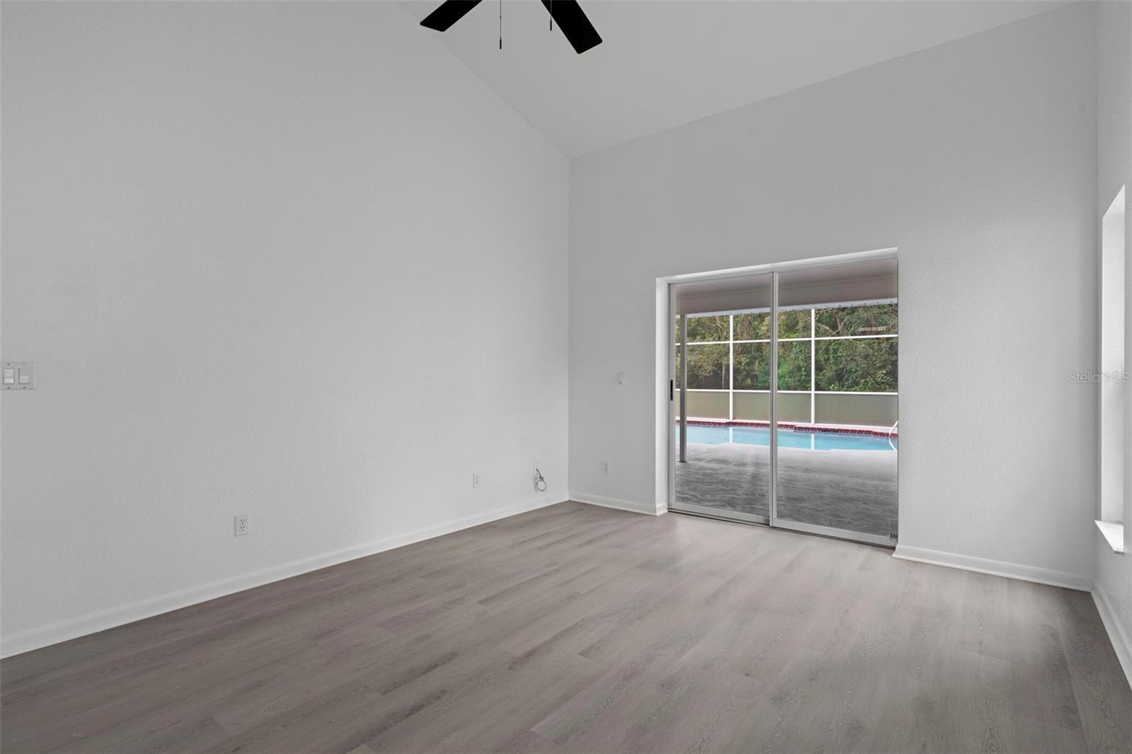 Listing photo id 25 for 201 Oak Lake Drive