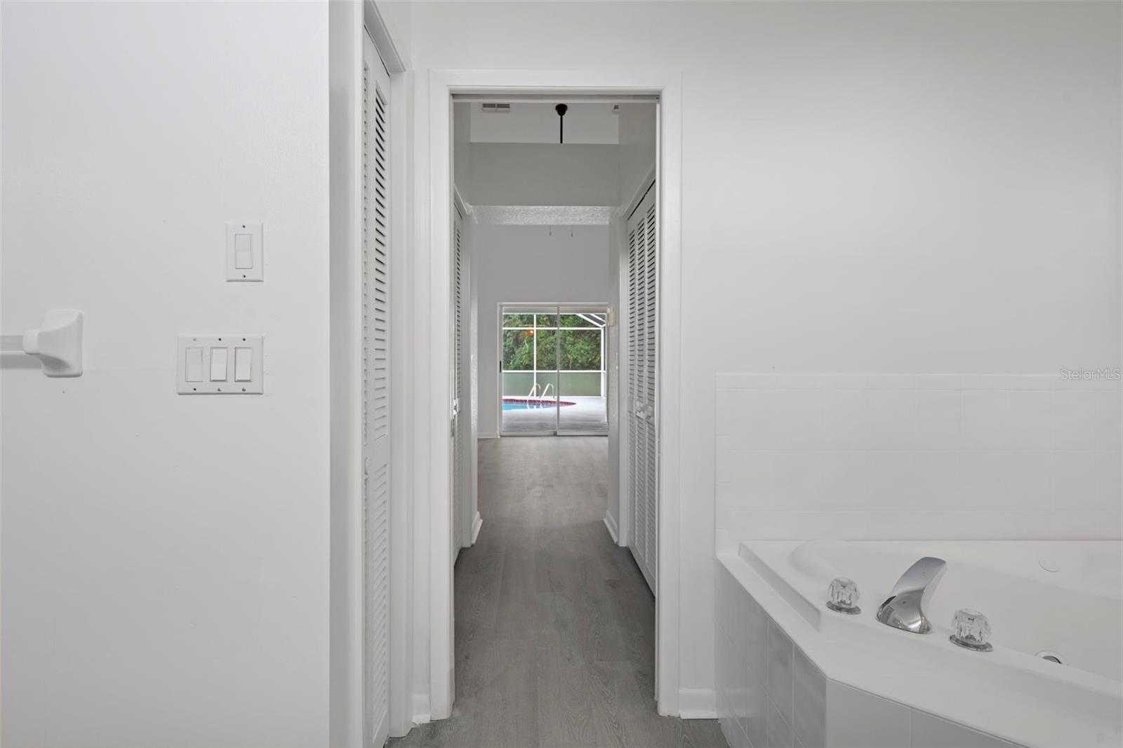 Listing photo id 31 for 201 Oak Lake Drive