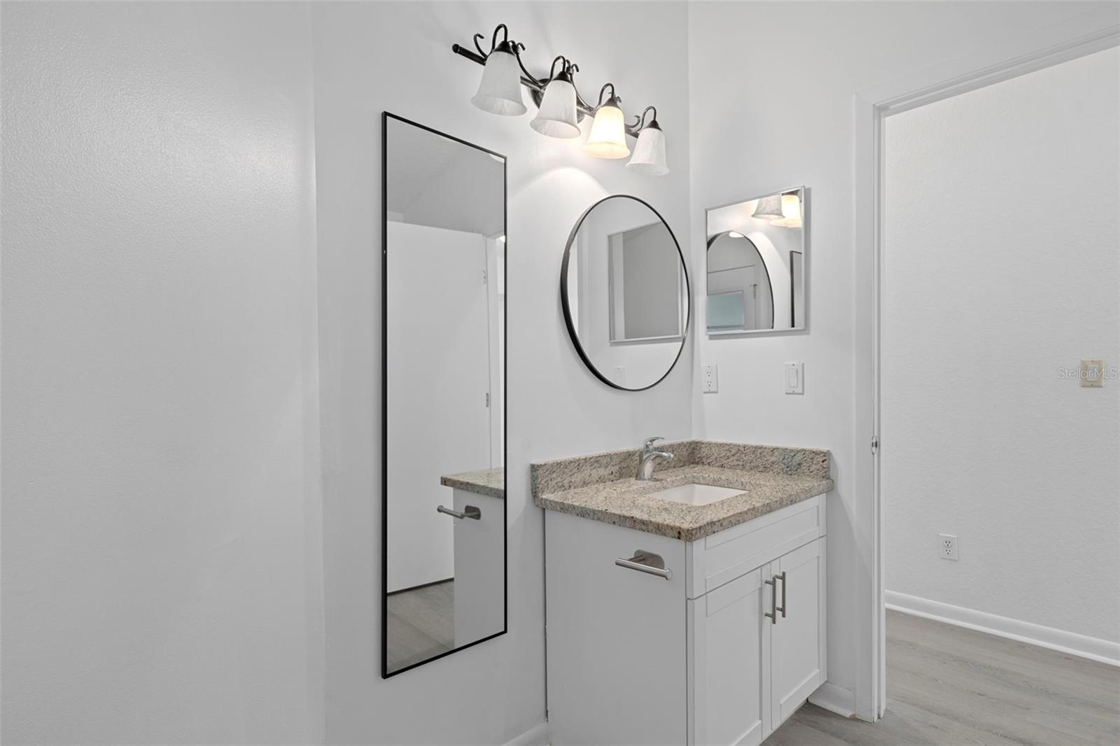 Listing photo id 36 for 201 Oak Lake Drive