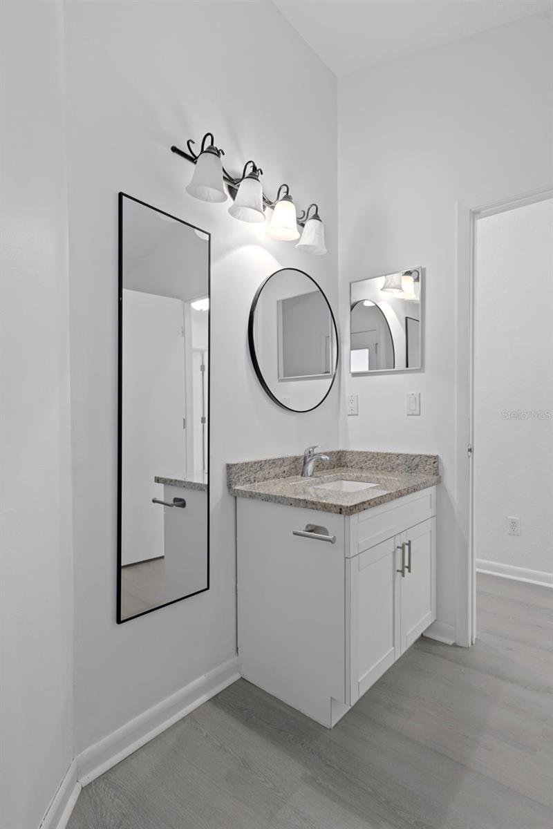 Listing photo id 37 for 201 Oak Lake Drive